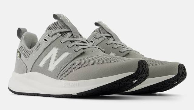 ニューバランスUA900v2